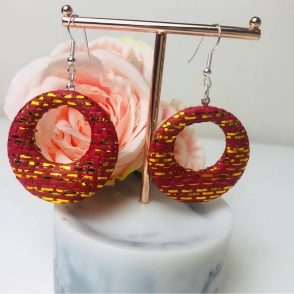 Gorgeous Light weight Red and Gold Hoop Earrings - Picture 3 of 12